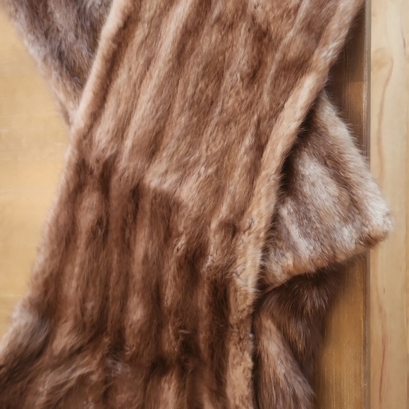 VINTAGE FORBES & WALLACE FUR STOLE - Picture 13 of 16